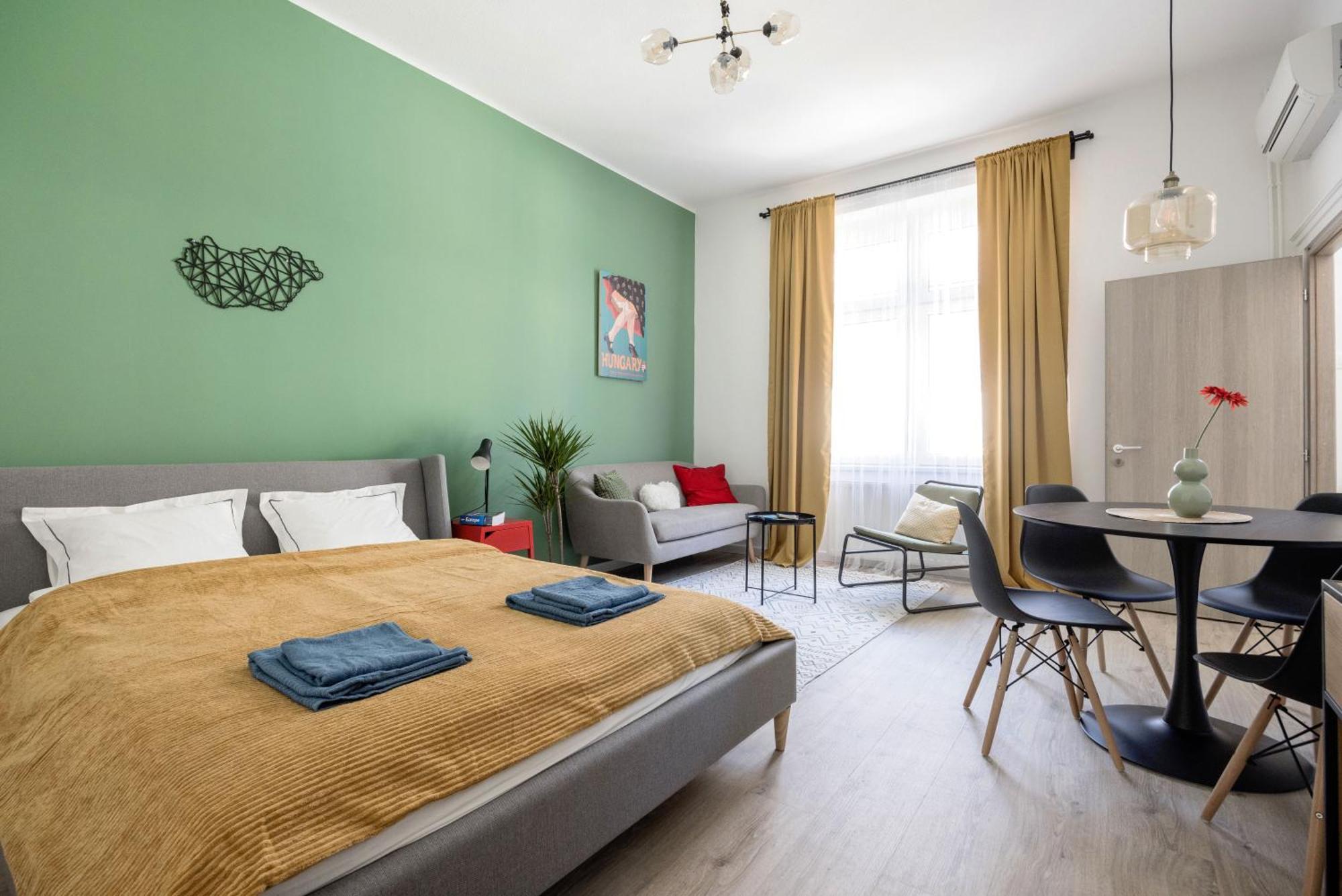 Stylish And Colourful Apartment In The City Centre Budapest Luaran gambar